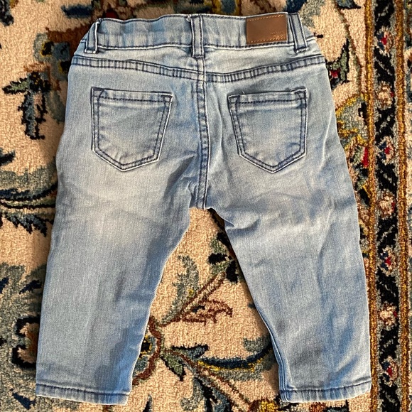 ⭐️HP⭐️ZARA jeans - Picture 3 of 6